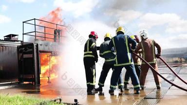 消防队员<strong>灭火</strong>模拟火消防队员国际火培训中心达灵顿达勒姆英格兰